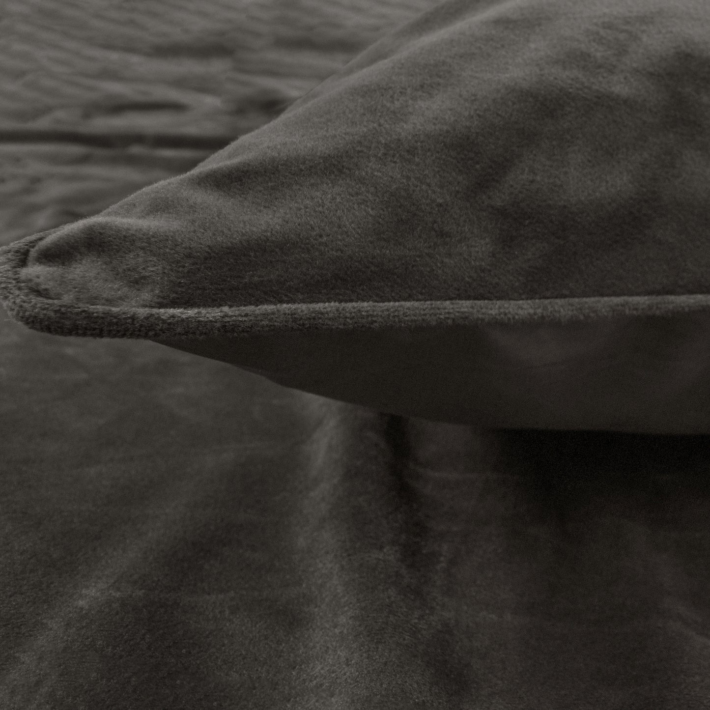 Sleeptime Velvet Piping Deep