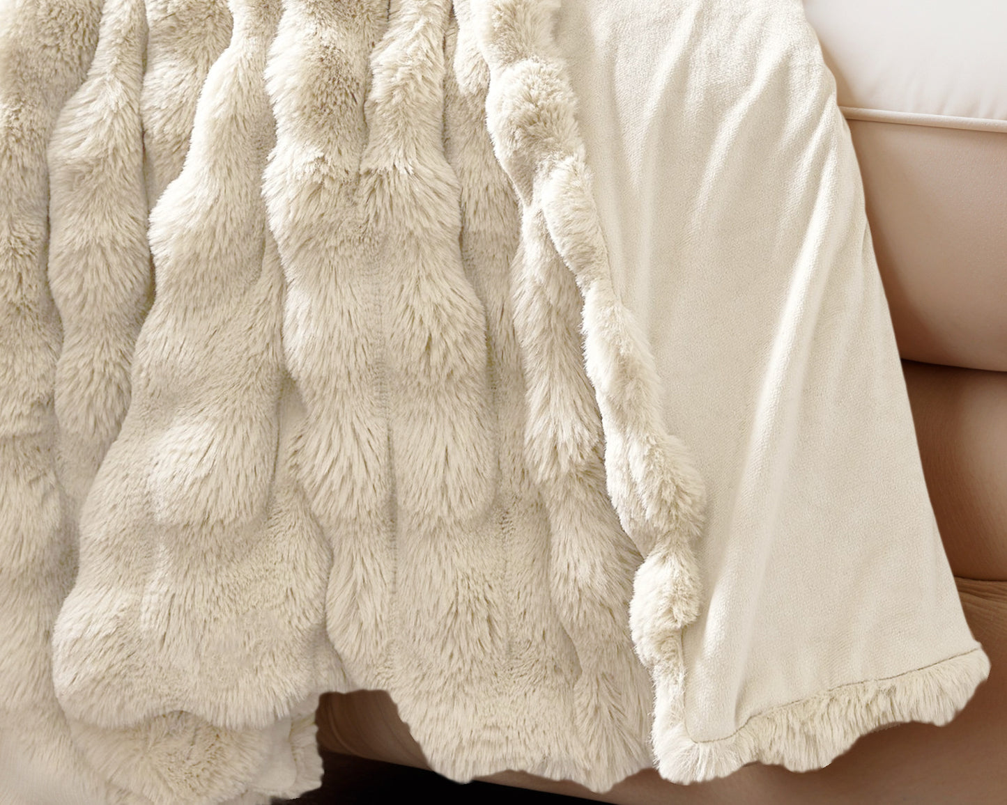 Primaviera Deluxe Pom Rabbit Fur plaid Beige