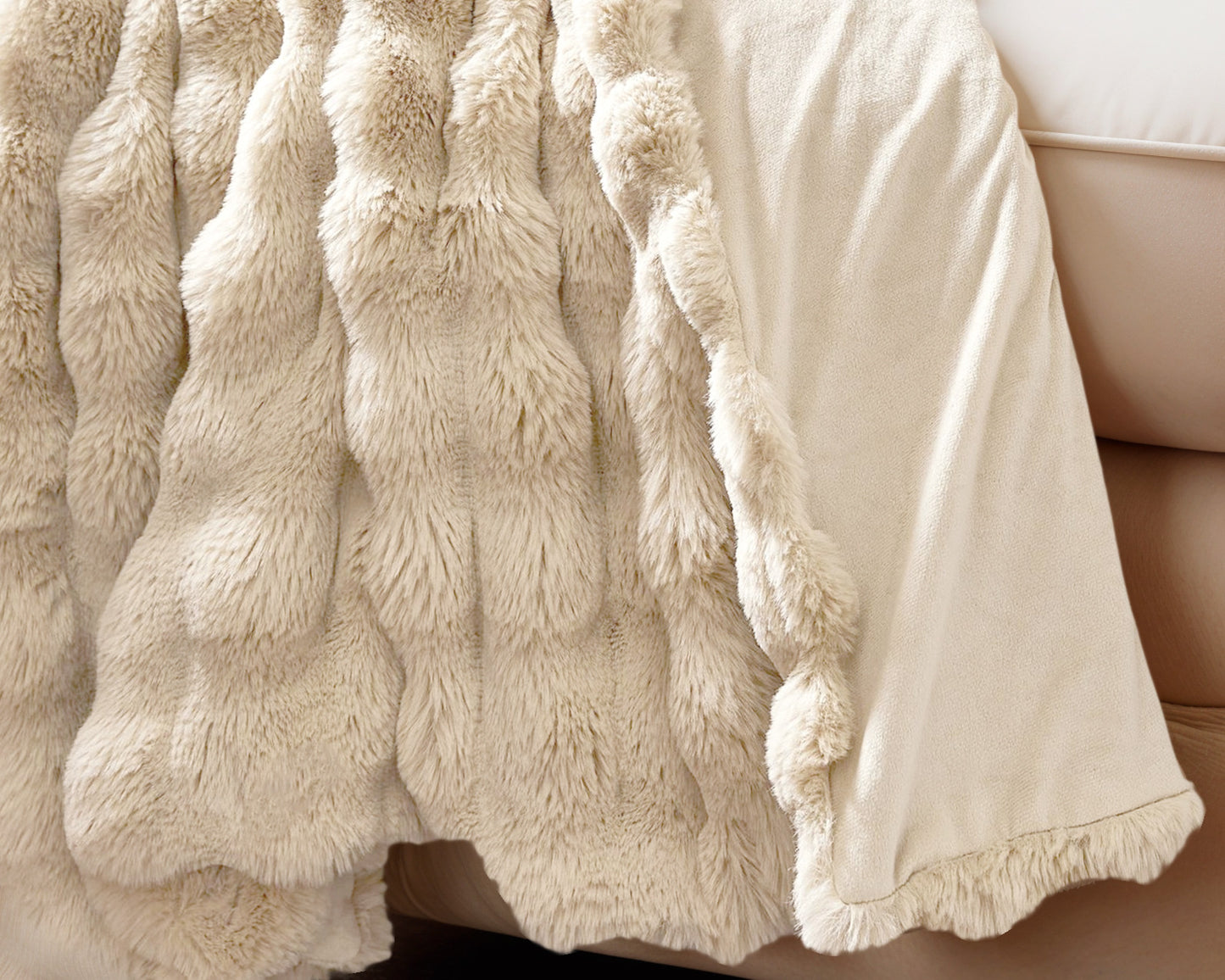 Primaviera Deluxe Pom Rabbit Fur plaid Zand