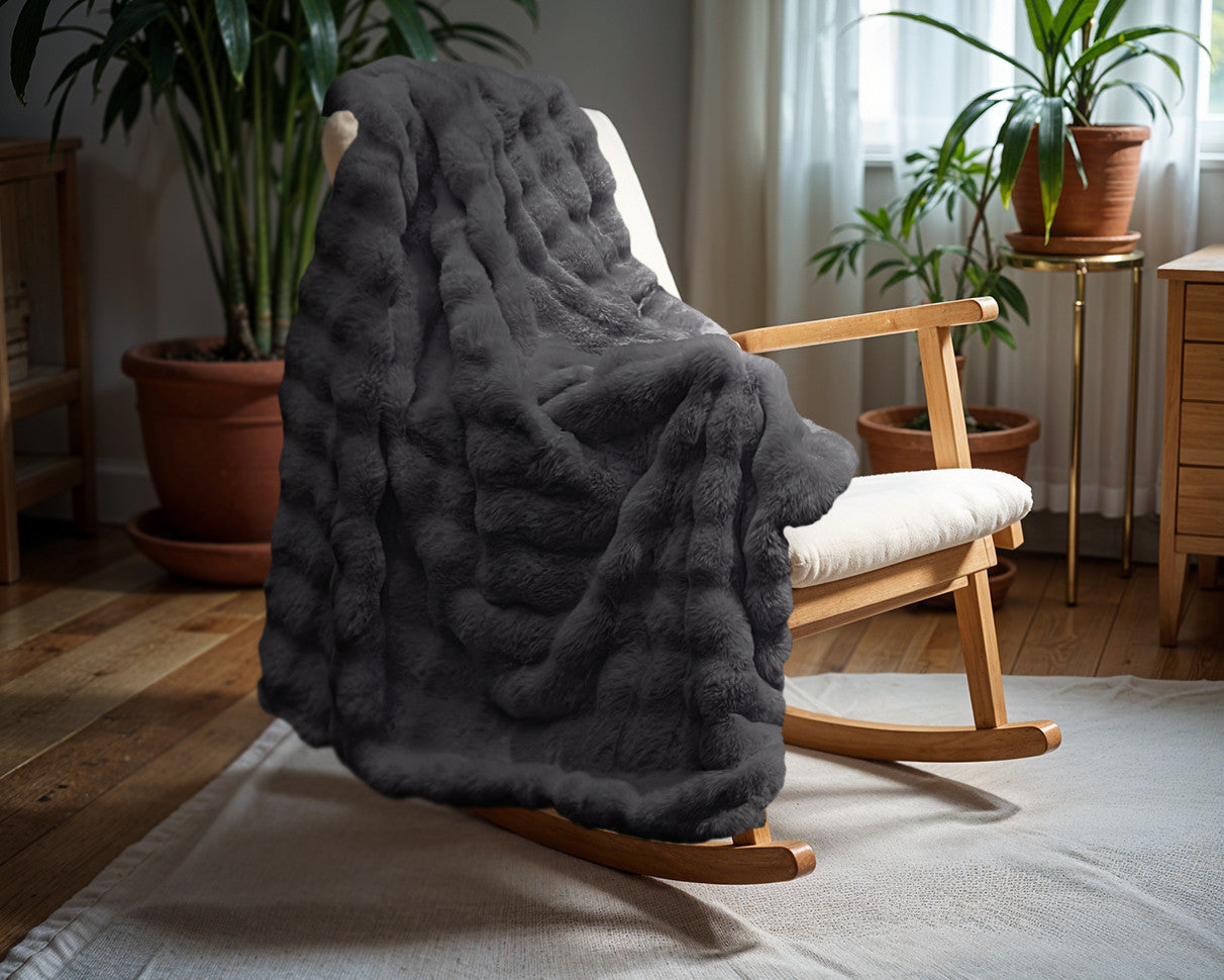 Primaviera Deluxe Pom Rabbit Fur plaid Antraciet