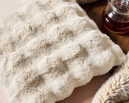 Primaviera Deluxe Pom Rabbit Fur sierkussen Beige