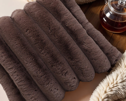 Primaviera Deluxe Rib Rabbit Fur Sierkussen Taupe/Grijs