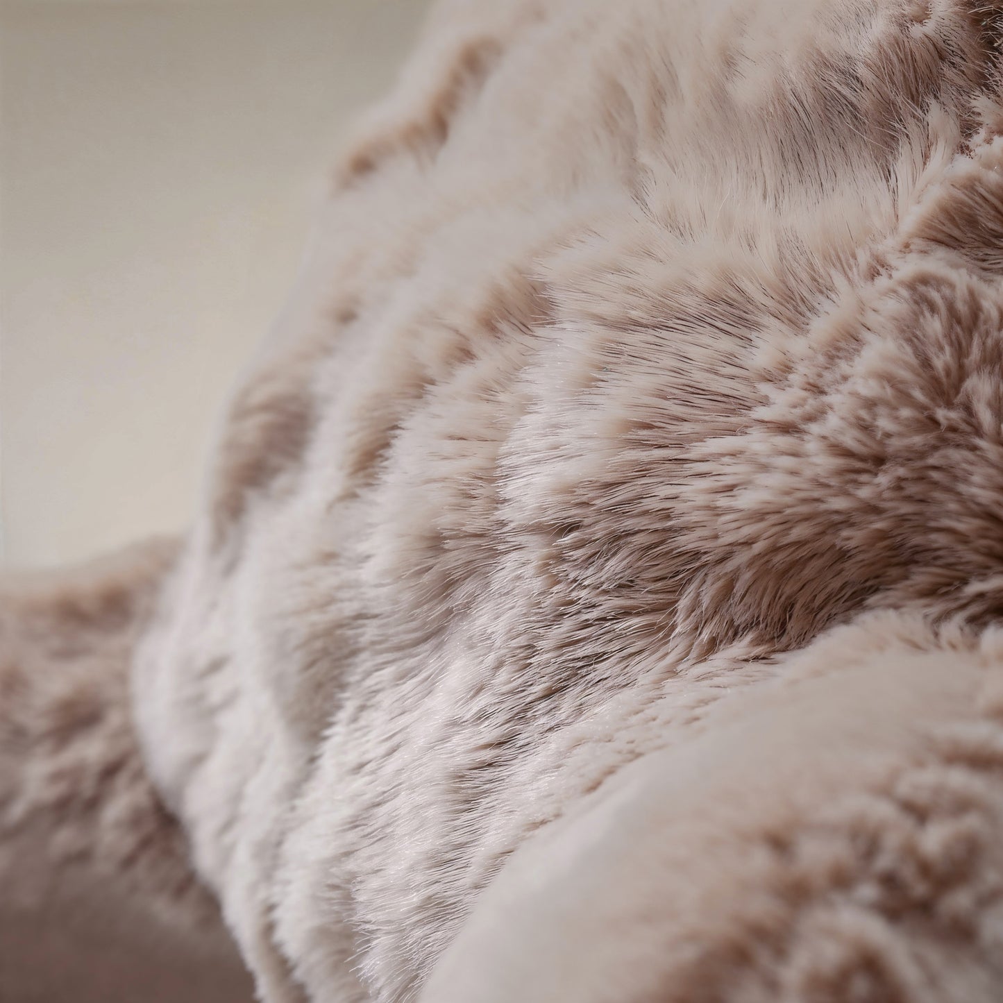 Primaviera Deluxe Bedrest Pompom Taupe